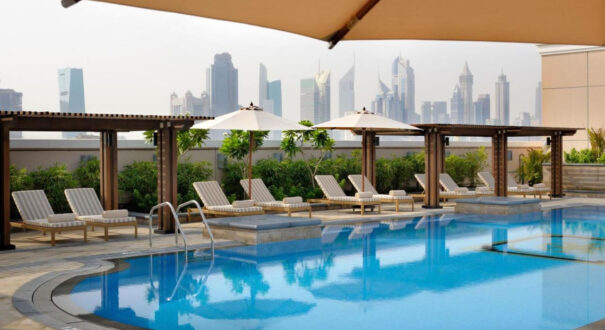 استخر هتل کرون پلازا جمیرا دبی